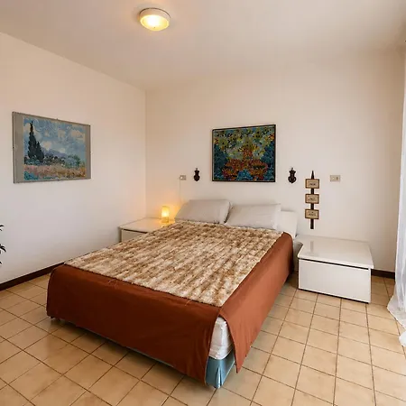 Spacious Apartment In Luino For 5 Appartement *