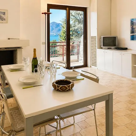Lakefront Villa In Luino Apartman