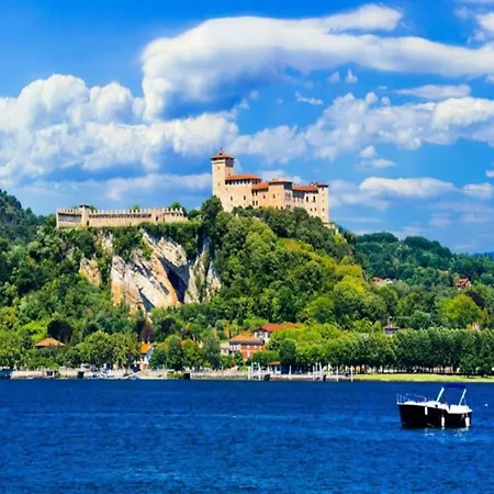 Apartman Lakefront Villa In Luino Luino