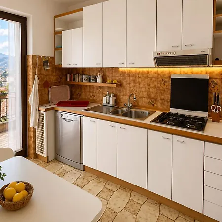 Lakefront Villa In Luino Apartman Luino