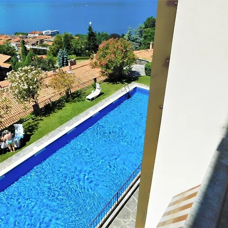 Appartement Spacious Apartment In Luino For 5