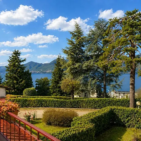 Lakefront Villa In Luino Apartman *