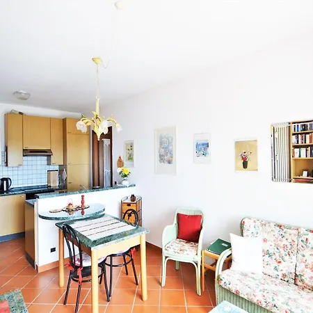 Appartement Spacious Apartment In Luino For 5 Luino