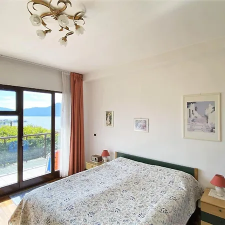 Appartement Spacious Apartment In Luino For 5 Luino