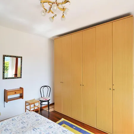 Spacious Apartment In Luino For 5 Appartement *