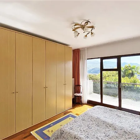 Spacious Apartment In Luino For 5