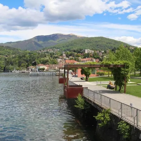 Spacious Apartment In Luino For 5 Appartement Luino
